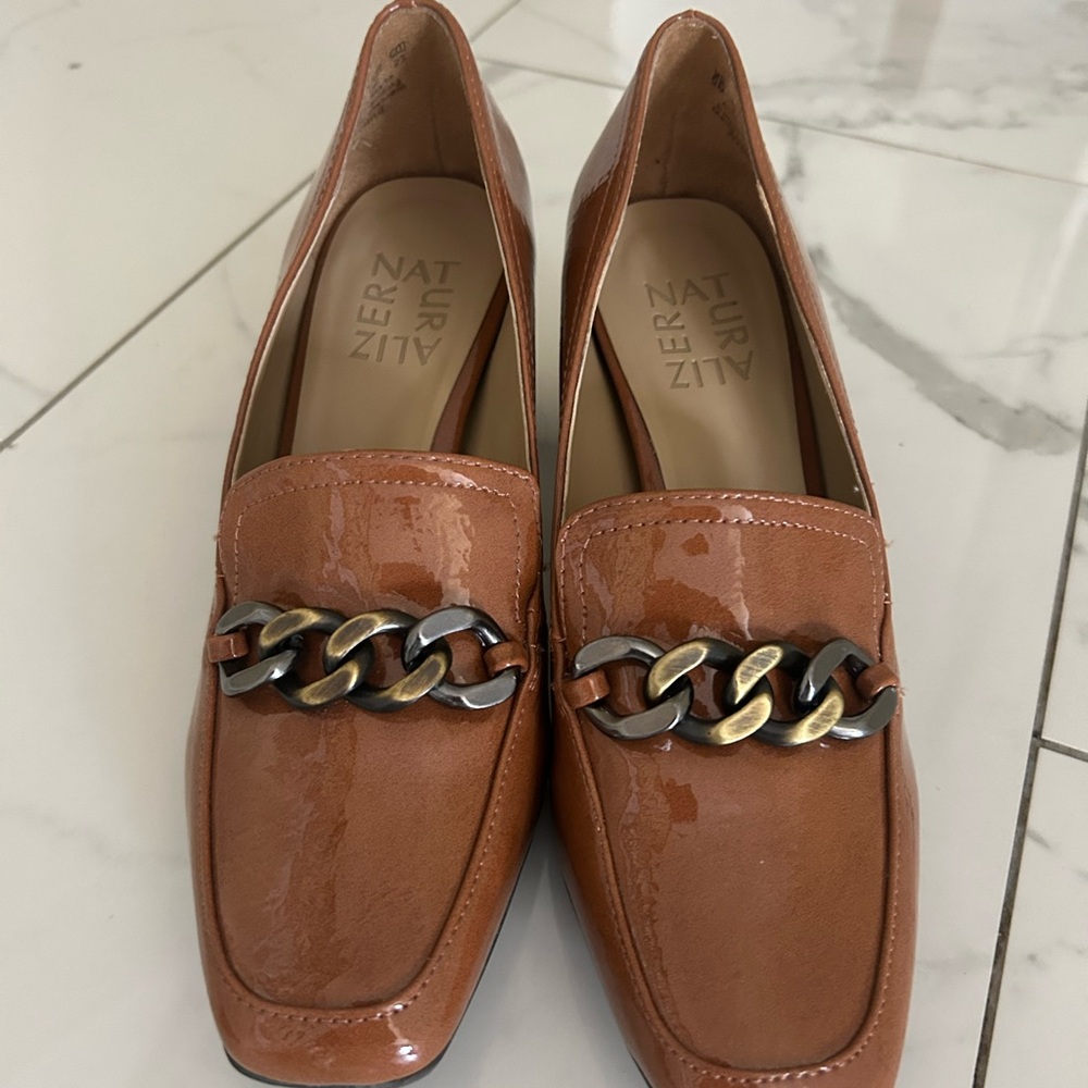 Naturalizer Women's Tan Loafers with Chain Detail